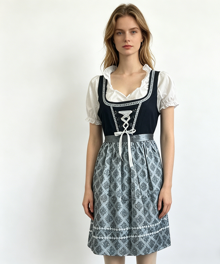 Naisten dirndl-asu, jossa on mekko, esiliina, pusero ja nyöriliivi
