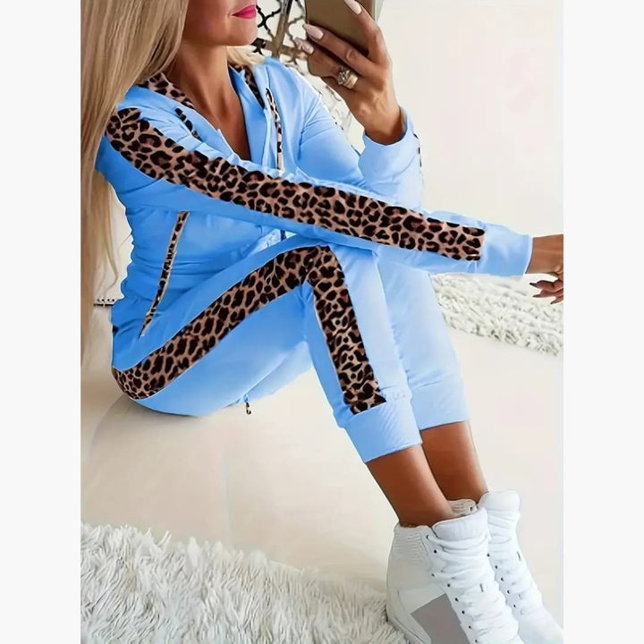 Cassandra - To delt sett med leopardmønster for kvinner