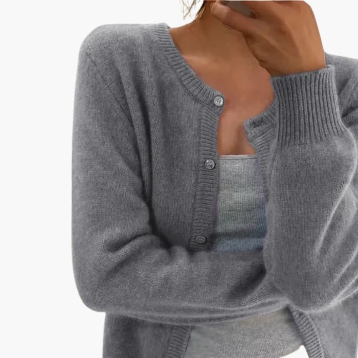 Gilet en maille pour femme à col rond et fermeture boutonnée