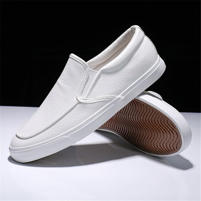 Herren-Slip-On-Sneaker mit weißer Sohle und Elastikeinsatz