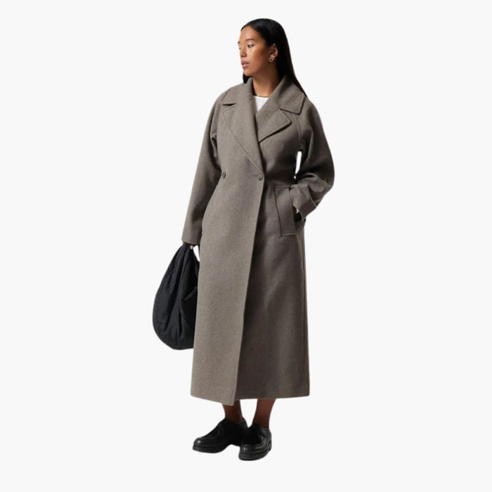 Lang ullfrakk til kvinner med oversized passform og sidelommer