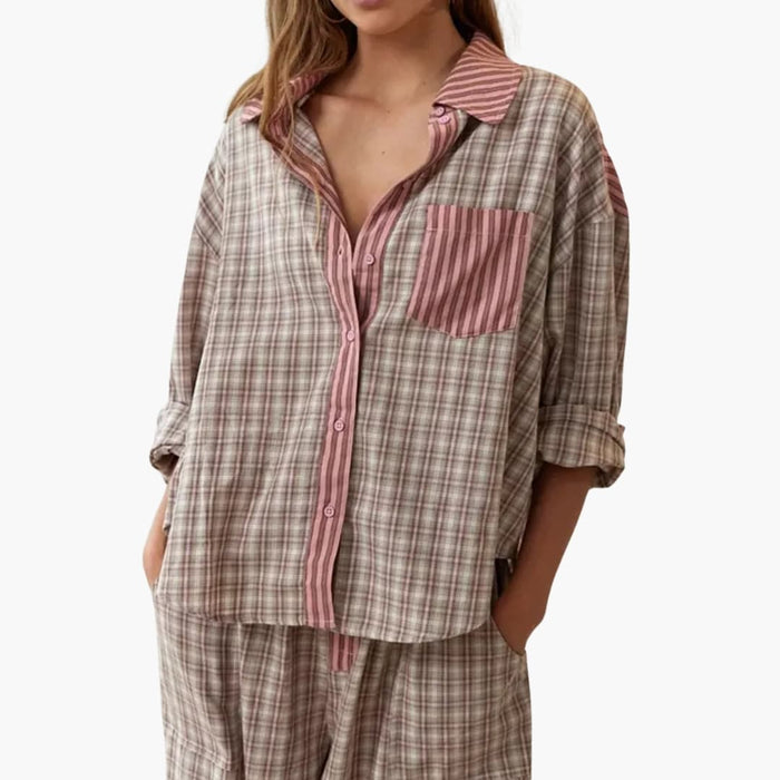 Pyjamas til kvinder i tern med kontrastfarvet krave og frontlomme