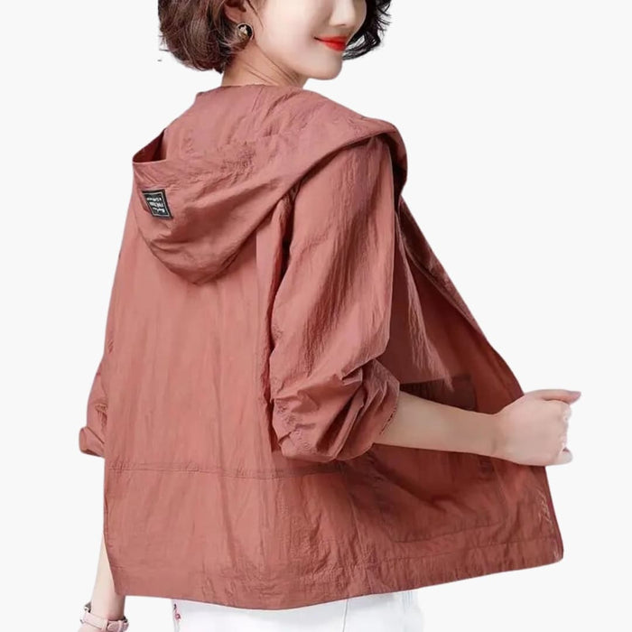 Chaqueta para mujer con capucha y bolsillos delanteros
