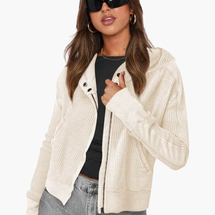 Chaqueta para mujer con capucha, cremallera y superficie texturizada