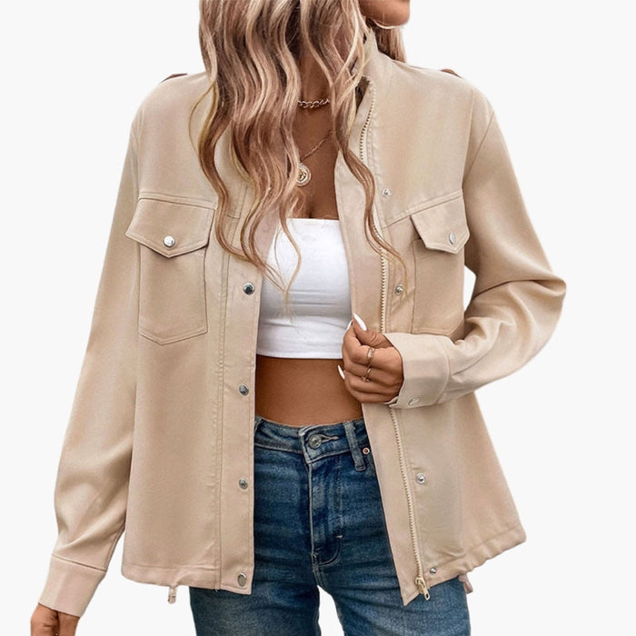 Damenjacke mit Brusttaschen und Druckknöpfen