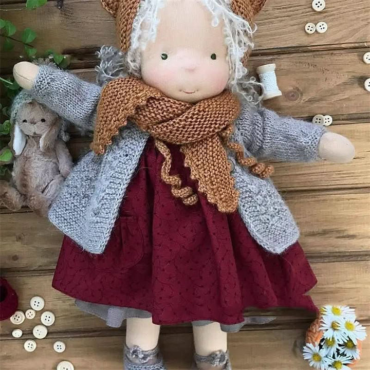 Håndlaget Waldorf-inspirert dukke for fantasifull lek – Inkludert tilbehør