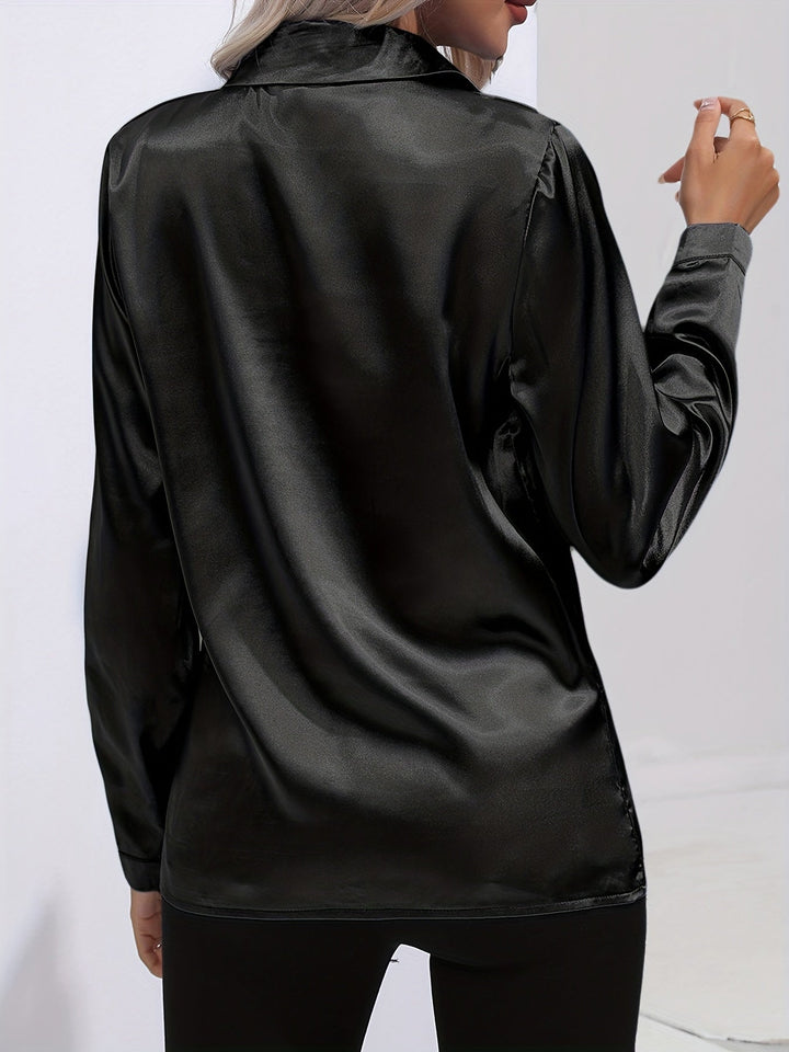 Klassisk Damebluse med Glatt Overflate – Elegant og Allsidig