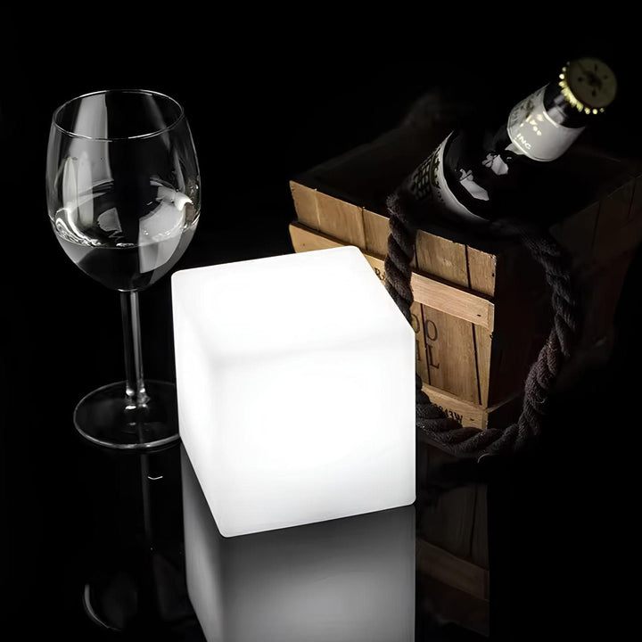 Kubeformet Utendørs LED-Lampe med 16 Farger