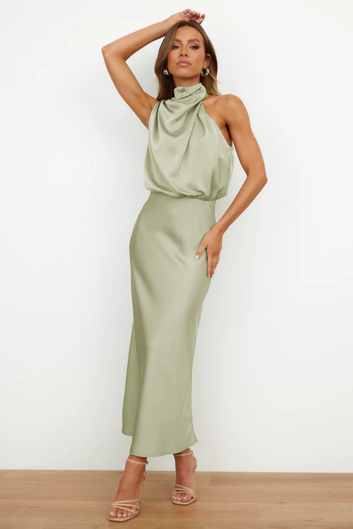 Elegant Lang Kjole for Kvinner med Høy Hals