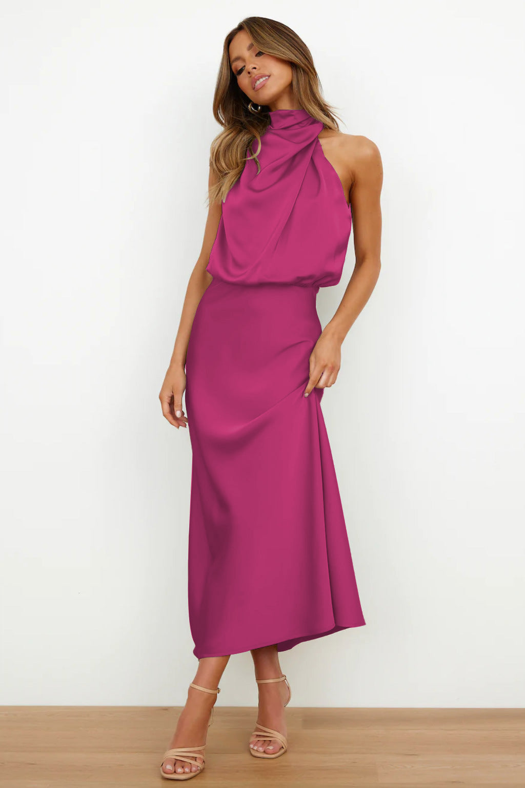 Elegant Lang Kjole for Kvinner med Høy Hals