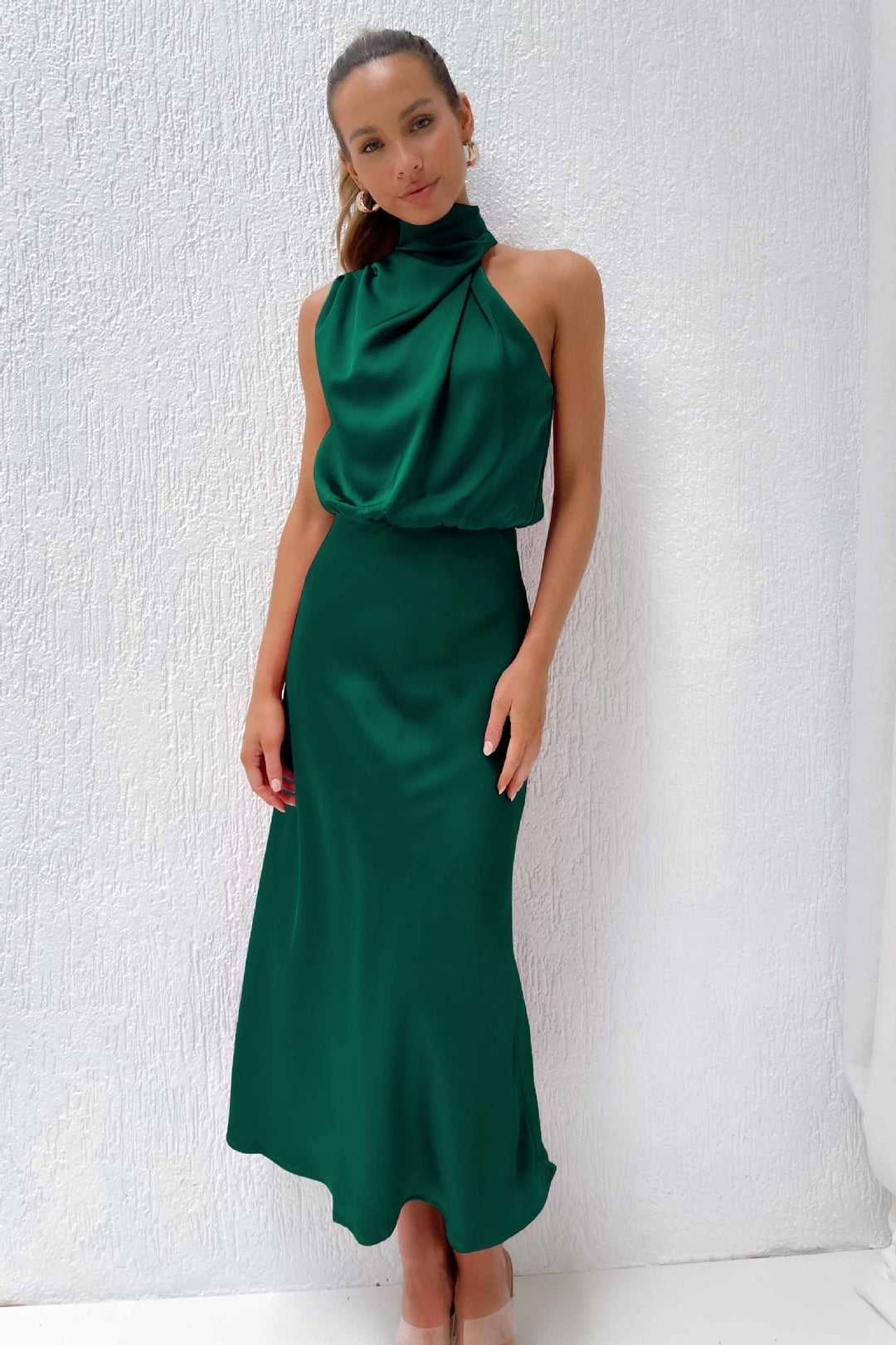 Elegant Lang Kjole for Kvinner med Høy Hals