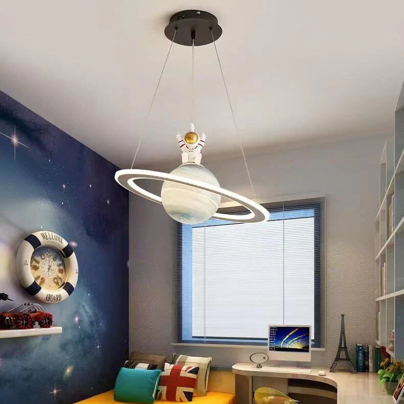 Barnas LED Hengelys – Magisk Planetdesign for Barnerommet
