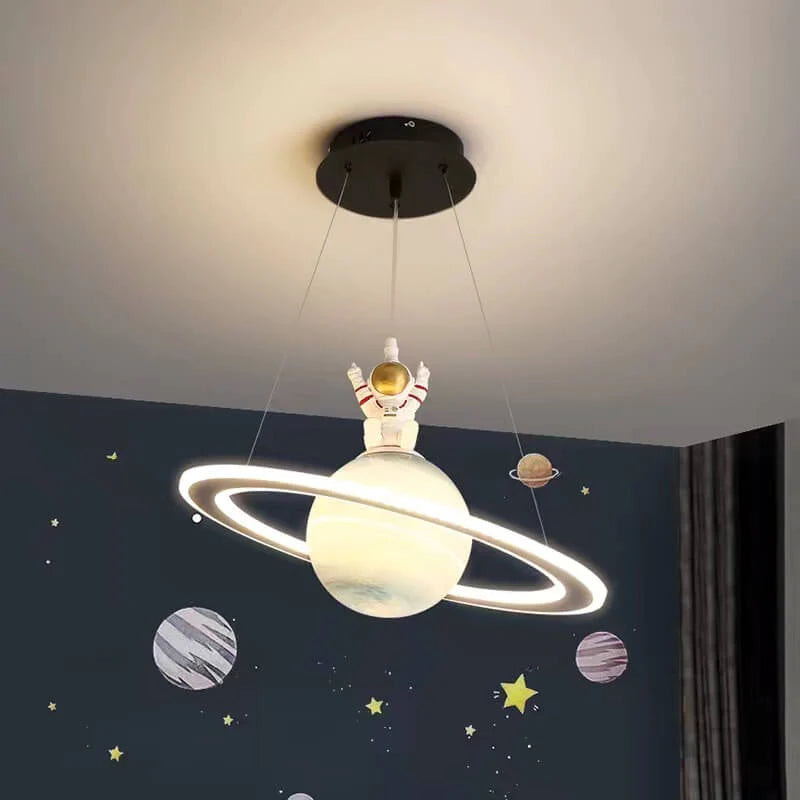 Barnas LED Hengelys – Magisk Planetdesign for Barnerommet