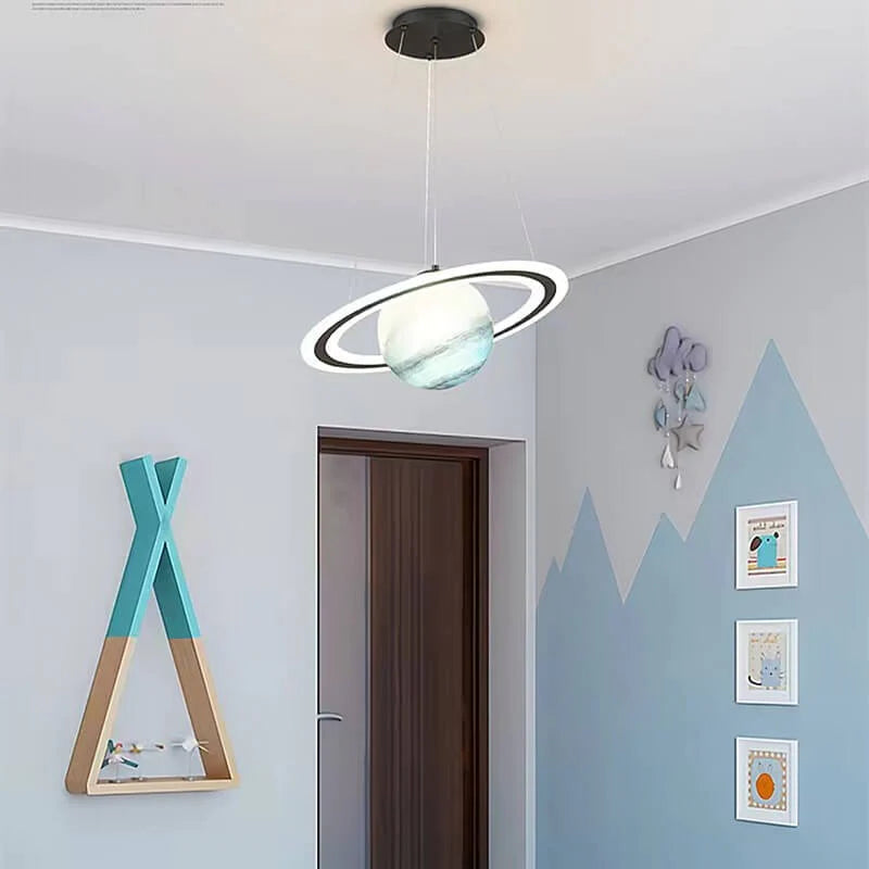 Barnas LED Hengelys – Magisk Planetdesign for Barnerommet