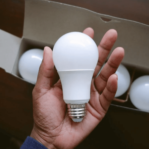 LED Nødlyspære for Trygghet i Hjemmet – Energieffektiv Belysning
