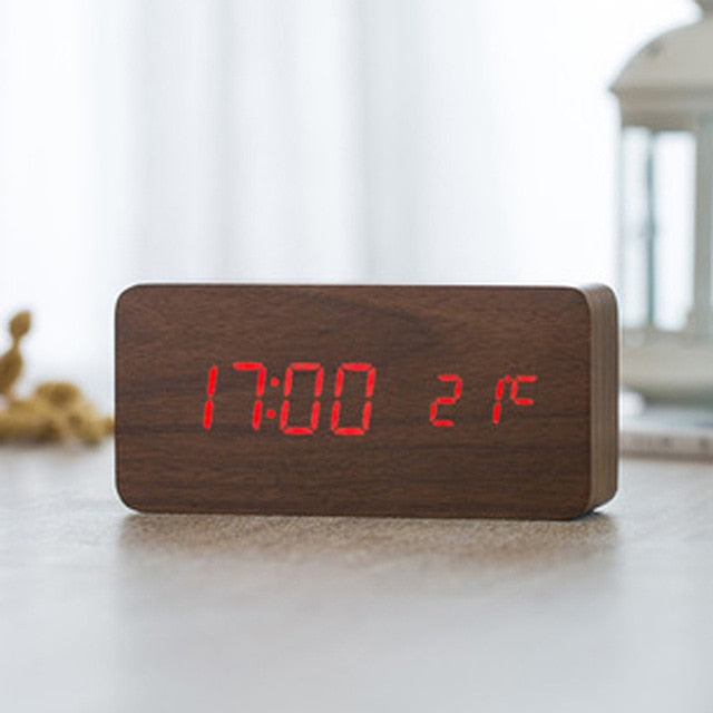 Digital Vekkerklokke med Stemmestyring og LED-Display