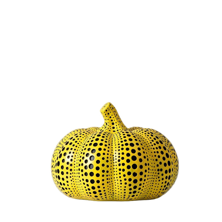 Minimalistisk Gresskar- og Dyreskulptur med Polkaprikker