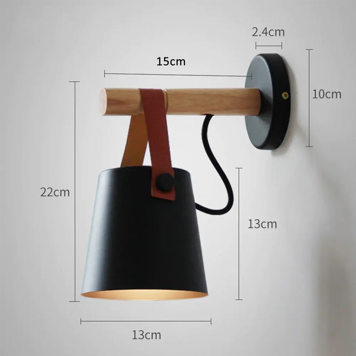 Nordisk Vegglampe i Tre for Stuen