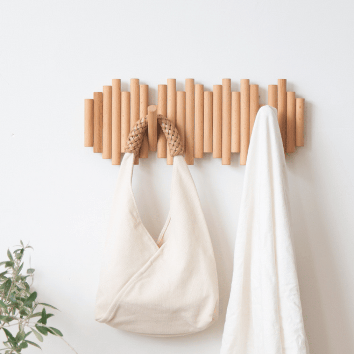 Minimalistisk Veggmontert Klesstativ i Tre
