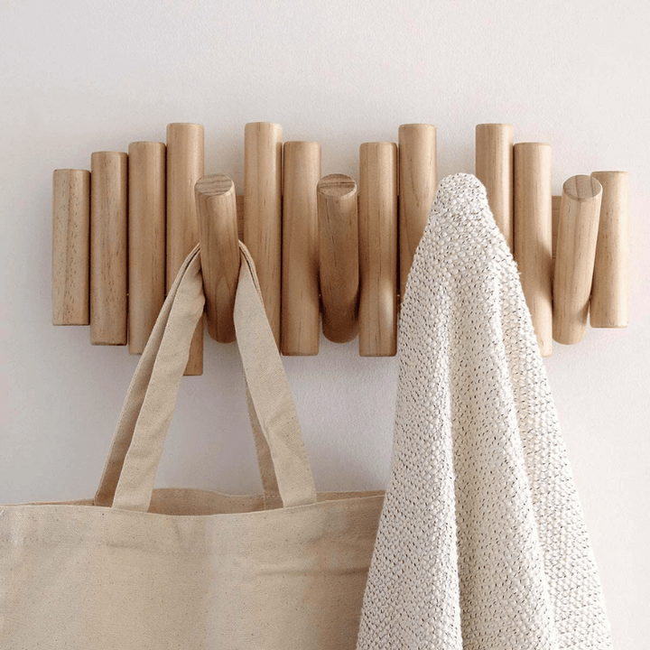 Minimalistisk Veggmontert Klesstativ i Tre