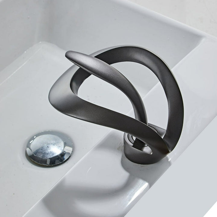 Moderne Baderomskran med Elegant Vannfall Design