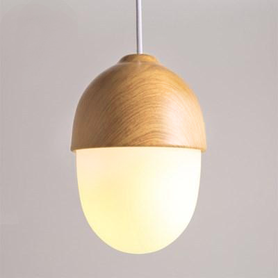 Moderne Hengende Lampe i Treimitasjon for Stilfull Belysning