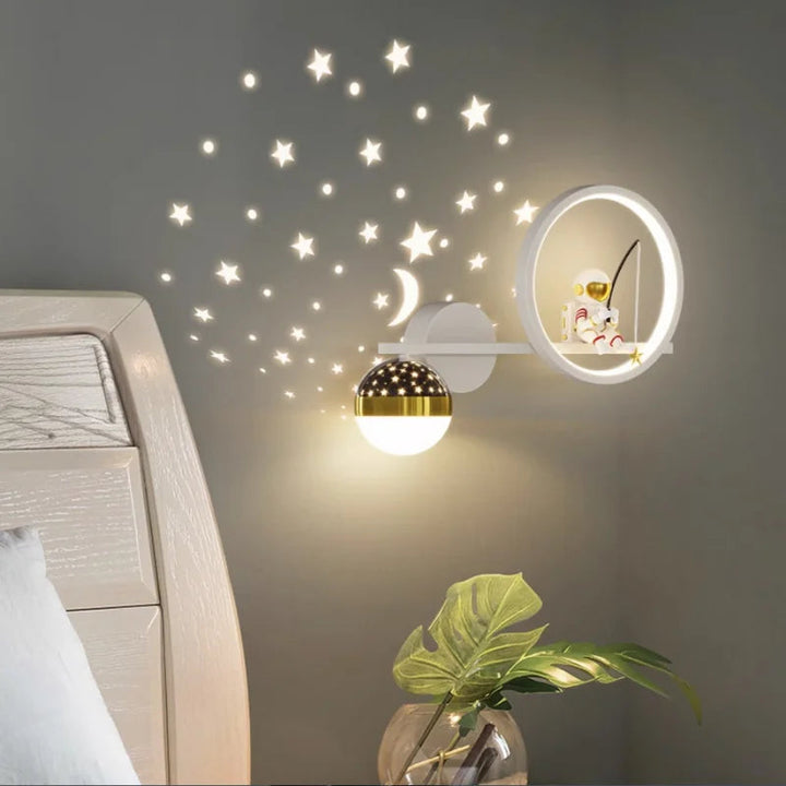 Moderne Vegglampe for Barnerom – Myk og Lekfull Belysning