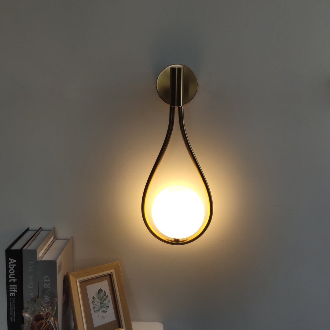 Elegant Nordisk Vegglampe – Skap Stemning i Hjemmet