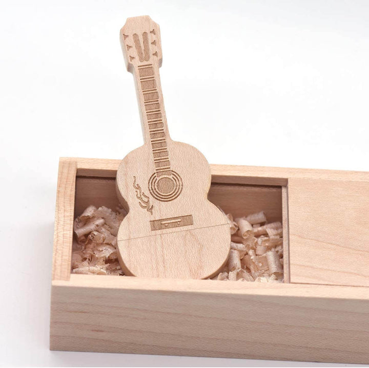 USB-minnepinne i tre gitarform